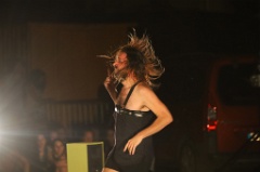 Danser dans mon petit salon 16 * 6240 x 4160 * (5.66MB)